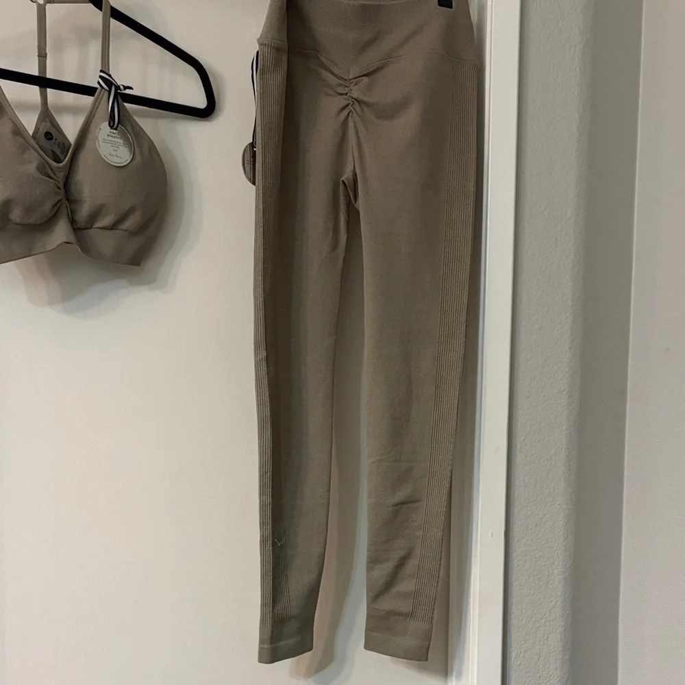 High-Waist Seamless Leggings and Matching Bra Set - Taupe